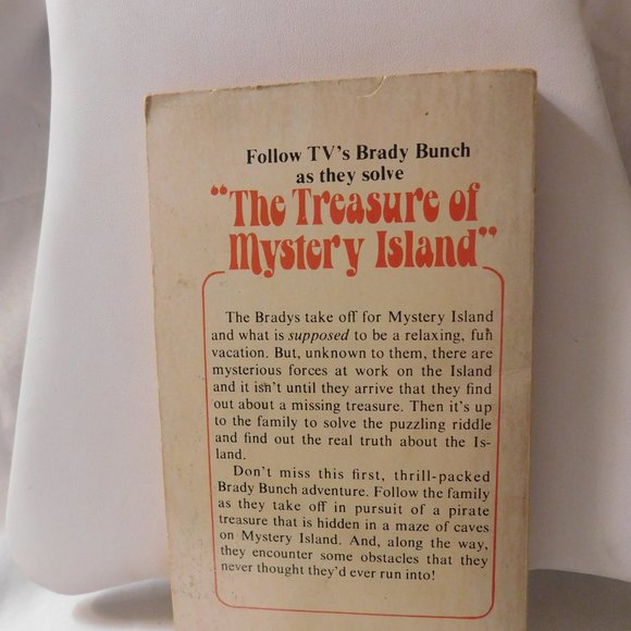 The Brady Bunch The Treasure of Mystery Island Book 1972 First Printing Vintage - Picture 2 of 6